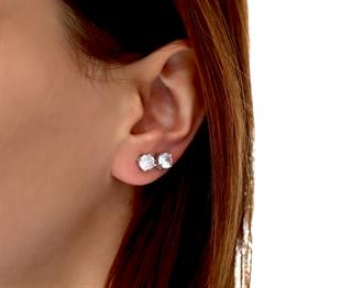 925 Ayar Gümüş Beyaz Yuvarlak Taş Çivili Gümüş Küpe