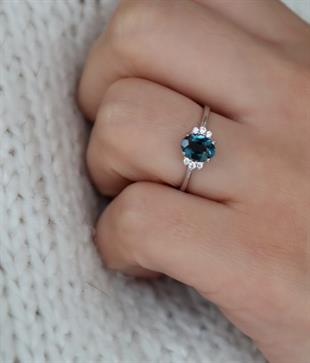 925 Ayar Gümüş Değerli Taşlar Koleksiyonu 1,72 Karat London Blue Topaz Taşlı Gümüş Yüzük