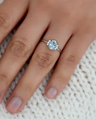925 Ayar Gümüş Değerli Taşlar Koleksiyonu 1,86 Karat Sky Blue Topaz Taşlı Gümüş Yüzük