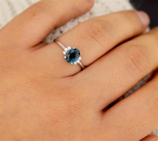 925 Ayar Gümüş Değerli Taşlar Koleksiyonu 1,72 Karat London Blue Topaz Taşlı Gümüş Yüzük