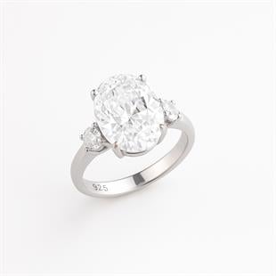 925 Ayar Gümüş, Elmas Kesim Oval Taş Yüzük – Premium Kalite