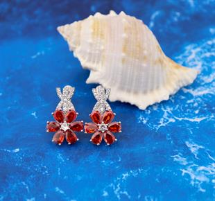 925 Ayar Gümüş Garnet Taşlı Manolya Çiçeği Küpe