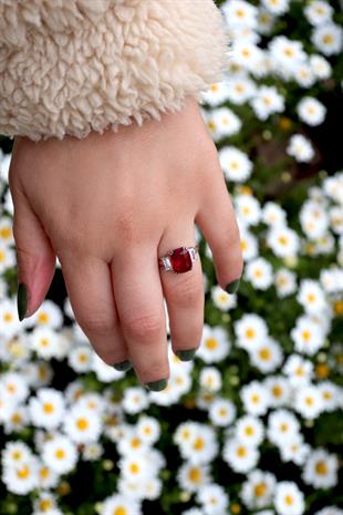 925 Ayar Gümüş Ilyra Ruby Taşlı Yüzük