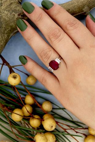 925 Ayar Gümüş Ilyra Ruby Taşlı Yüzük