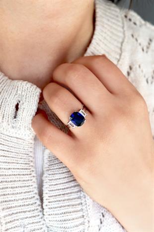 925 Ayar Gümüş Ilyra Safir Taşlı Yüzük