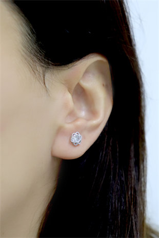 925 Ayar Gümüş Minimal Çiçek Model Çivili Küpe