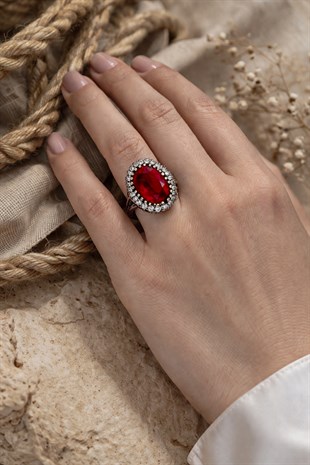925 Ayar Gümüş Otantik Oval Kırmızı Taşlı Hürrem Yüzük