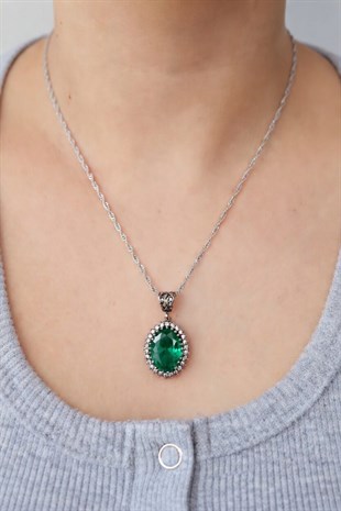 925 Ayar Gümüş Otantik Zümrüt Yeşili Oval Taşlı Hürrem Kolye