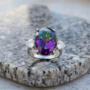 925 Ayar Gümüş Oval Mistik Topaz Kalp Detaylı Yüzük