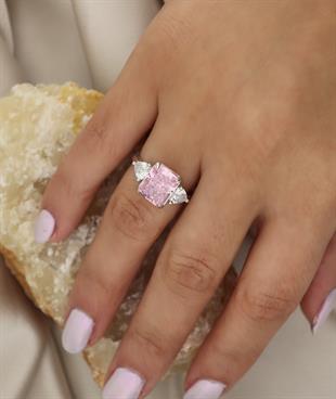 925 Ayar Gümüş Pembe Elmas Kesim Kare Taşlı Yüzük