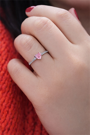 925 Ayar Gümüş Pembe Kalp Taşlı Zarif Yüzük
