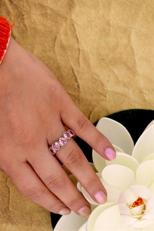 925 Ayar Gümüş Pembe Sıralı Kalp Yüzük