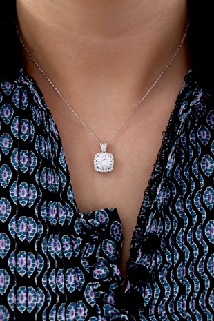 925 Ayar Gümüş Rodyumlu Işıltılı Kolye 