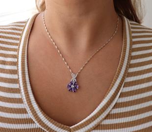 925 Ayar Gümüş Ametist Taşlı Manolya Çiçeği Kolye