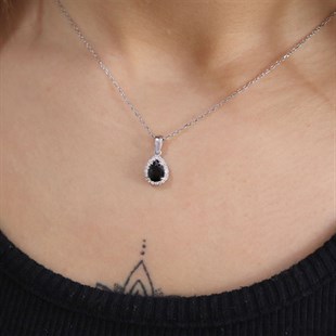925 Ayar Gümüş Siyah Taşlı Damla Desen Kolye