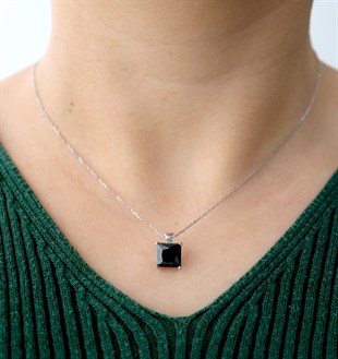 925 Ayar Gümüş Swarovski Model Siyah Kare Tek Taş Gümüş Kolye