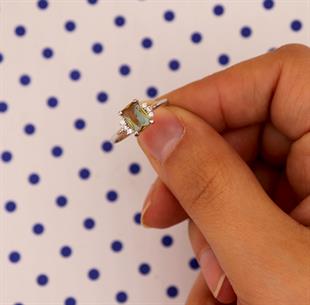 925 Ayar Gümüş Zultanit Baget Taşlı Yüzük