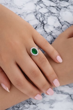 925 Ayar Gümüş Zümrüt Oval Anturaj Yüzük