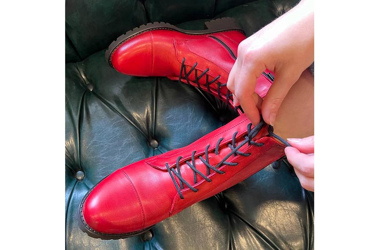 shoelaces-tying