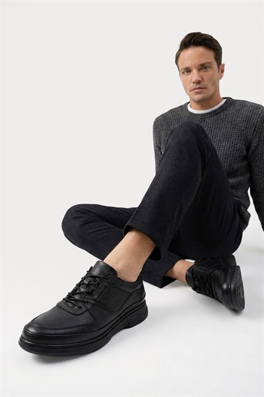 Mens Black Lace-Up Rubber Sole Genuine Leather Sneaker