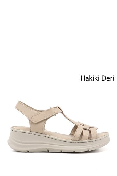Kadın Bej Cırt Bantlı Dolgu Topuk Hakiki Deri Sandalet