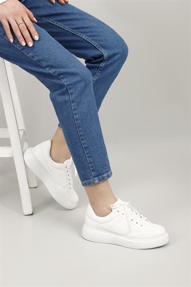Kadın Beyaz Bağcıklı Dolgu Taban Comfort Sneaker