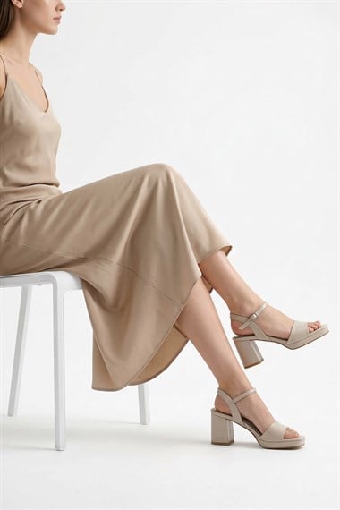 Kadın  Bilekten Bağlı Platform Topuklu Sandalet