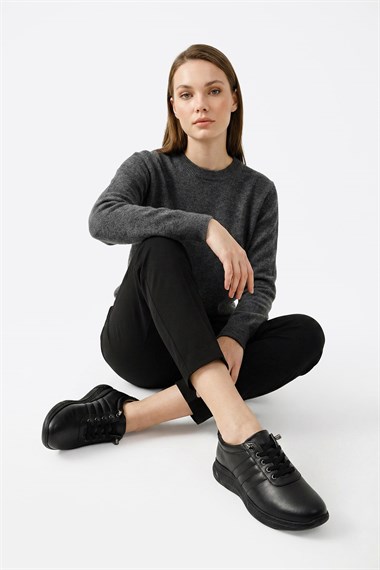 Kadın Siyah Bağcıklı Dolgu Taban Hakiki Deri Sneaker