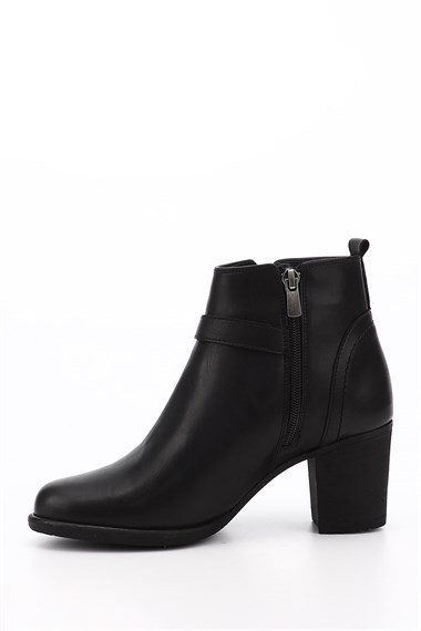 Womens Black Zippered Chunky Heel Boots