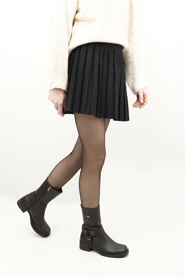 Womens Black Zippered Blunt Toe Thick Heel Biker Boots