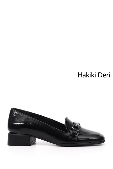 Kadın Siyah Rugan Küt Burun Tokalı Hakiki Deri Ayakkabı