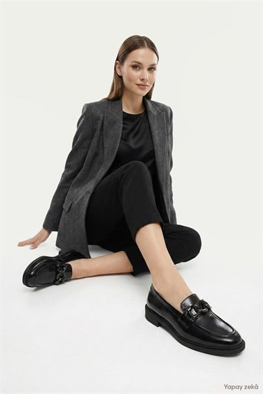 Kadın Siyah Rugan Tokalı Hakiki Deri Loafer Ayakkabı