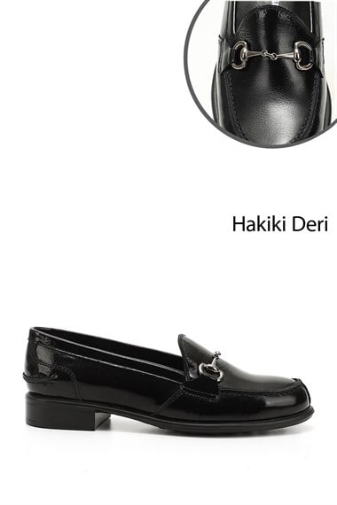 Kadın Siyah Rugan Tokalı Hakiki Deri Loafer Ayakkabı