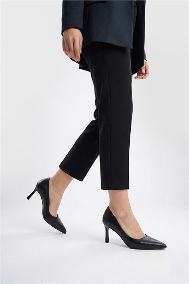 Kadın Siyah Sivri Burun İnce Topuklu Stiletto
