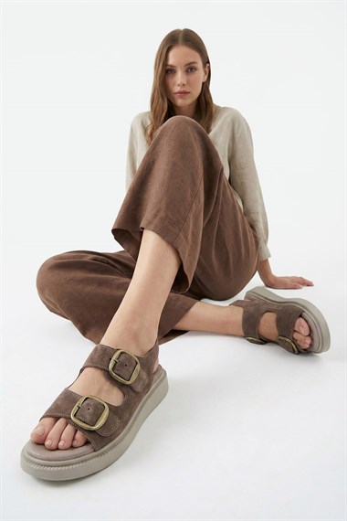 Kadın Vizon Süet Cırtlı Tokalı Dolgu Taban Hakiki Deri Comfort Sandalet