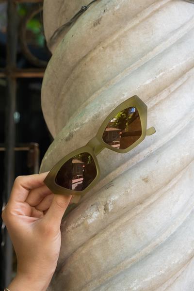 MV10954-1 Mat Yeşil Cat Kadın Güneş Gözlüğü