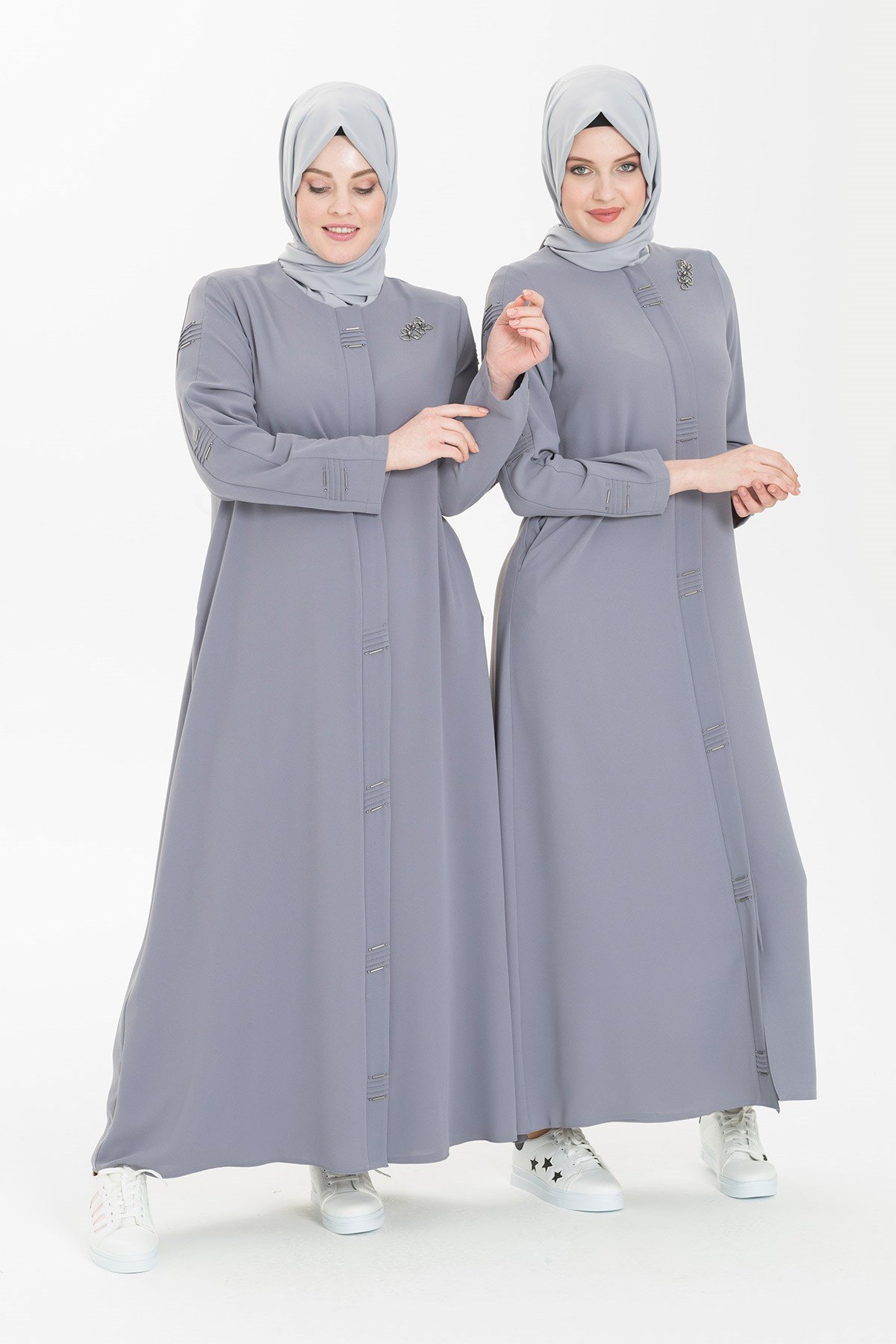 عبائة رمادي ذات تفاصيل مضلعة مطرزة بالخرز 3351