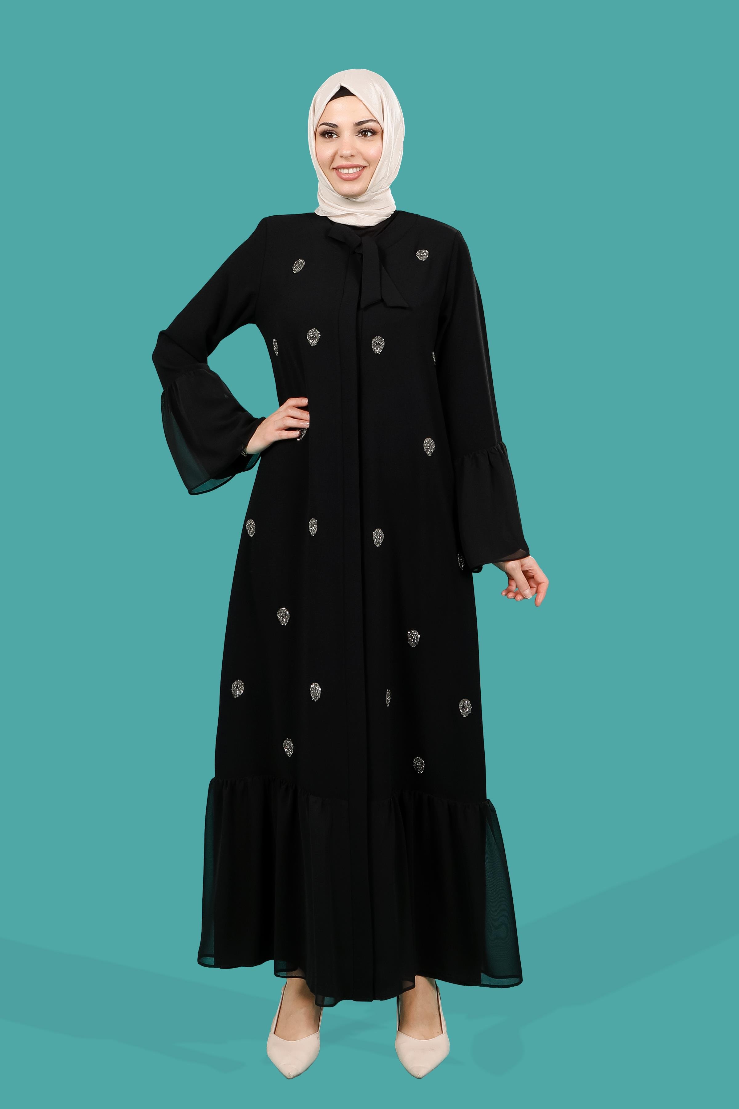 Beyza-عباءة واسعة سوداء بأزرار ومرصعة بالأحجار الكريمة