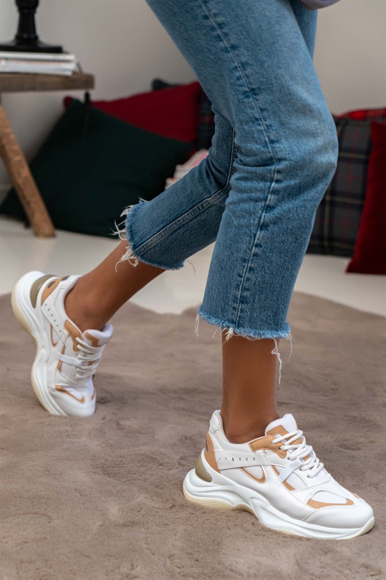 Reyna Beyaz Bej Mat Kalın Taban Bağlı Kadın Sneakers Spor Ayakkabı