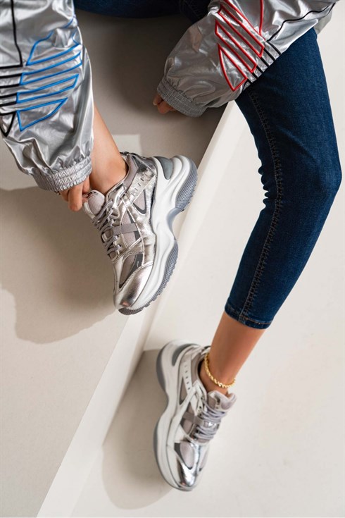 Gümüş Mat Kalın Taban Bağlı Kadın Sneakers Spor Ayakkabı