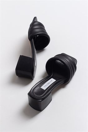 MARCIE Black Puffy Slipper