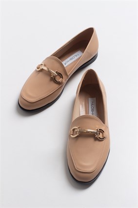 GLORIA Nude Buckled Casual