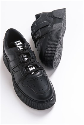 TOKYO Black Sneaker