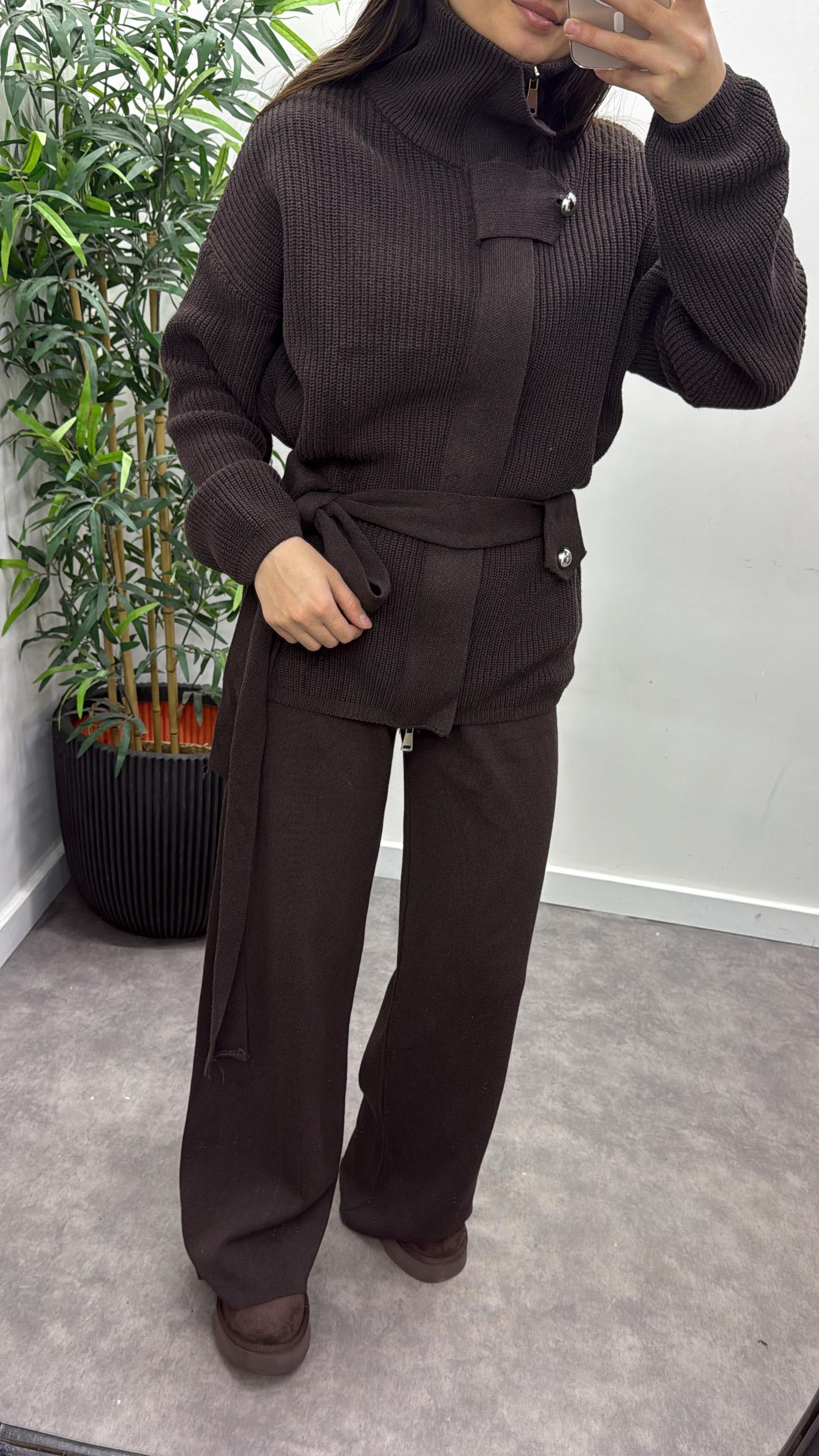 Büyük Düğme Detaylı Triko Takım