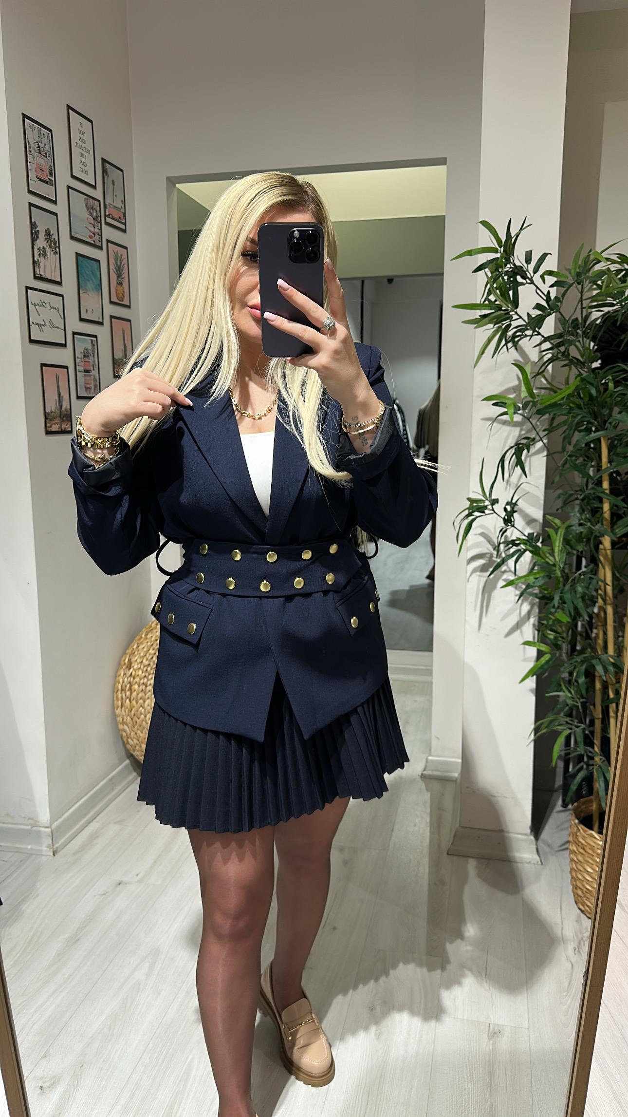 Çıtçıtlı Kemer Detay Ceket