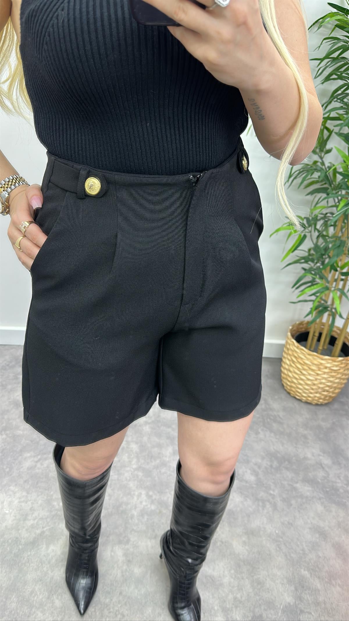 Düğmeli Şort