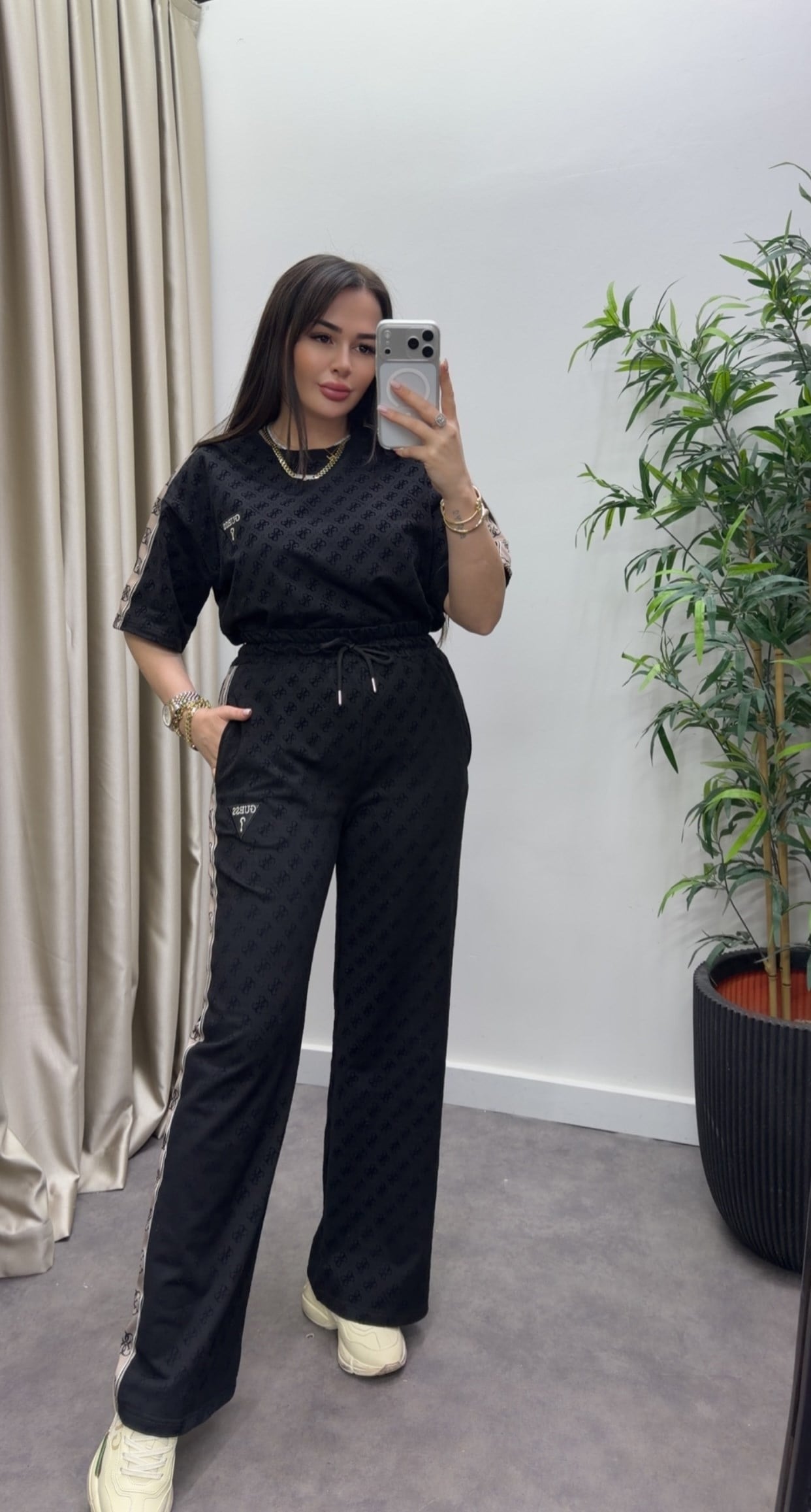 Gues Desenli Şeritli Takım