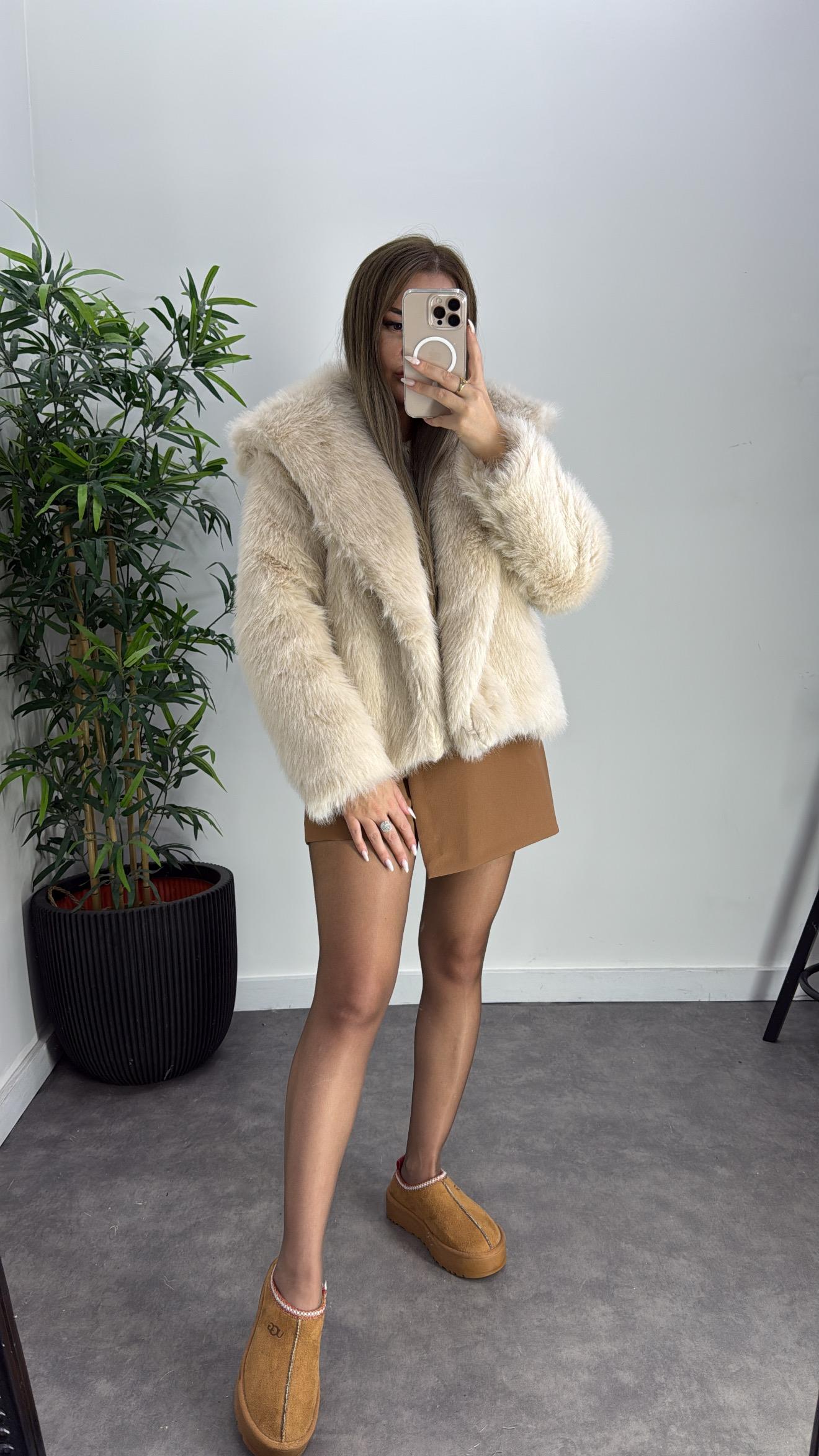 İthal Yakalı Kürk Ceket