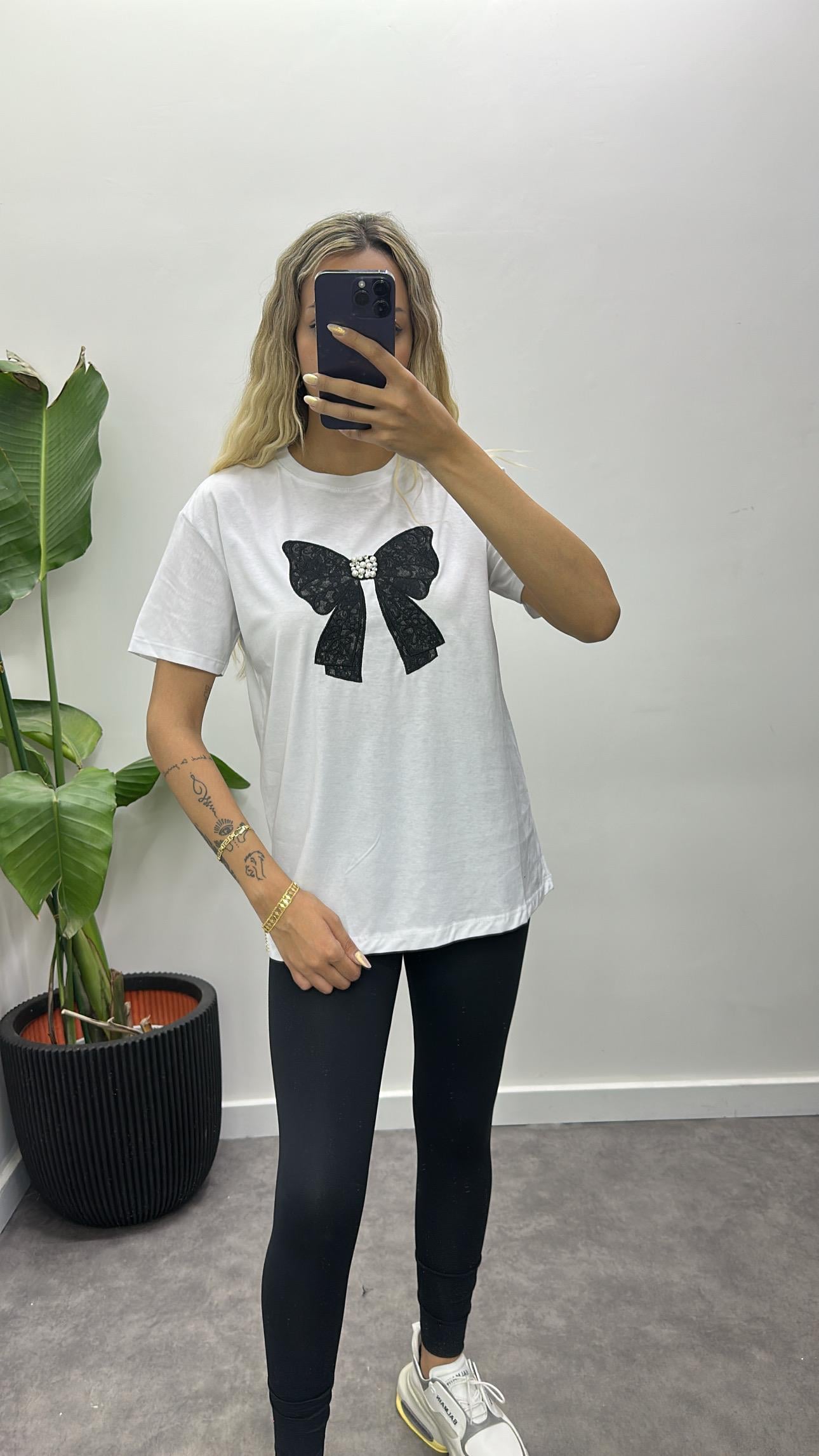 Kurdele Taş Detay T-Shirt