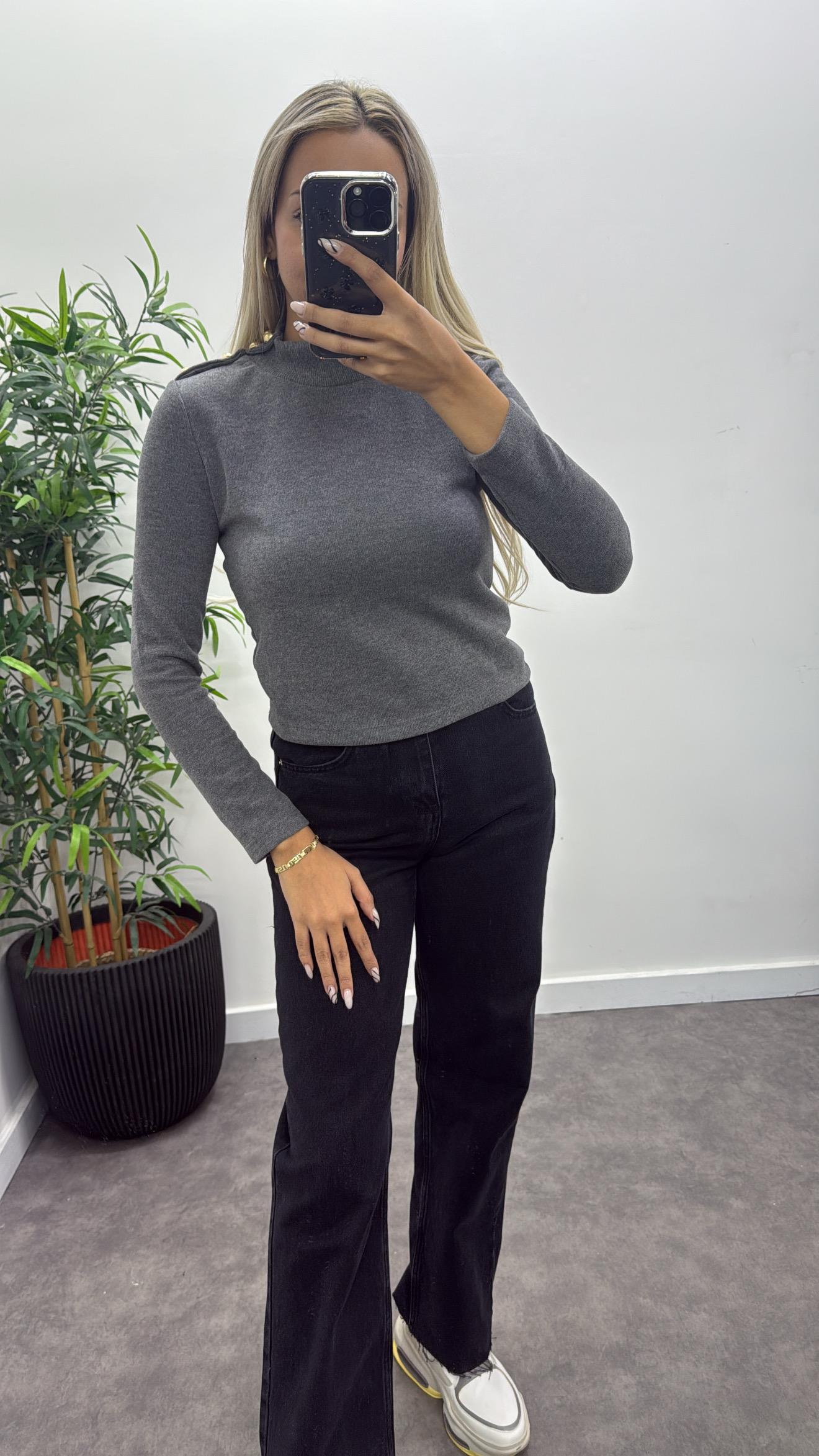 Omuz Düğme Detay Kazak